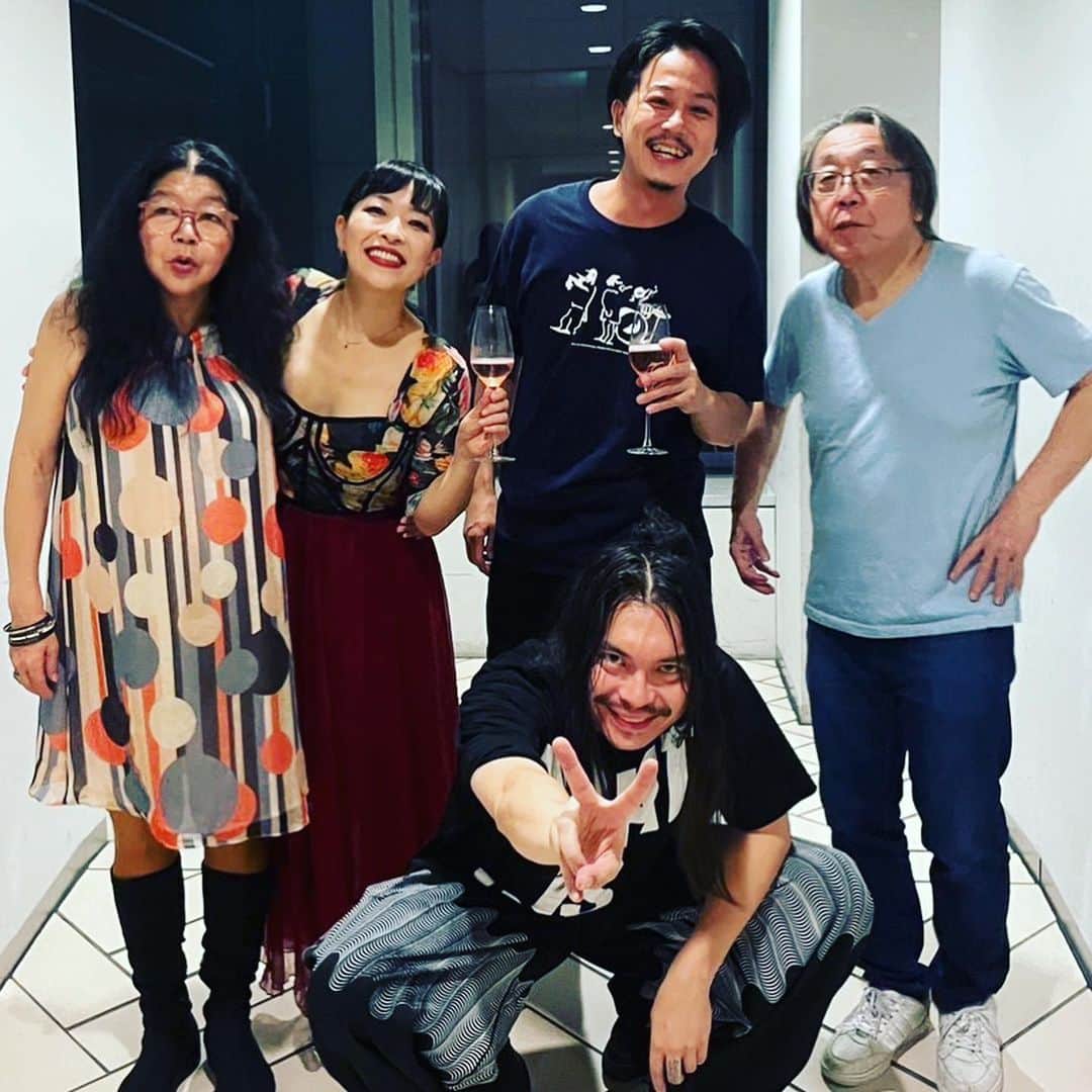 SATOKOのインスタグラム：「#ジュン山岸 #generationsondatable 終わっちゃった。 #cottonclub 良い音過ぎて気持ち良過ぎて最高でした。子どもいなかったら朝ゴミ捨て場で寝てるくらい朝まで飲みたかったなー。先人達のおかげで仲間のおかげで心から音楽出来て、幸せ過ぎてありがとうじゃ全然返せないから、最高のポケット探しにまた出かけます。」