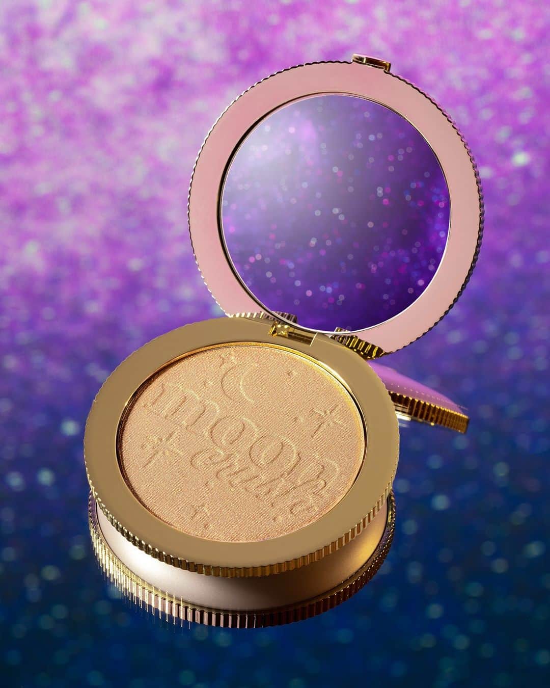 Too Facedのインスタグラム：「Meet our NEW Moon Crush Highlighters! ✨🌙 This next-generation, second-skin, glossy-glow highlighter gives you a moonlit luminescence that's out of this world! Shade shown: Summer Moon 💖 #toofaced #tfcrueltyfree」