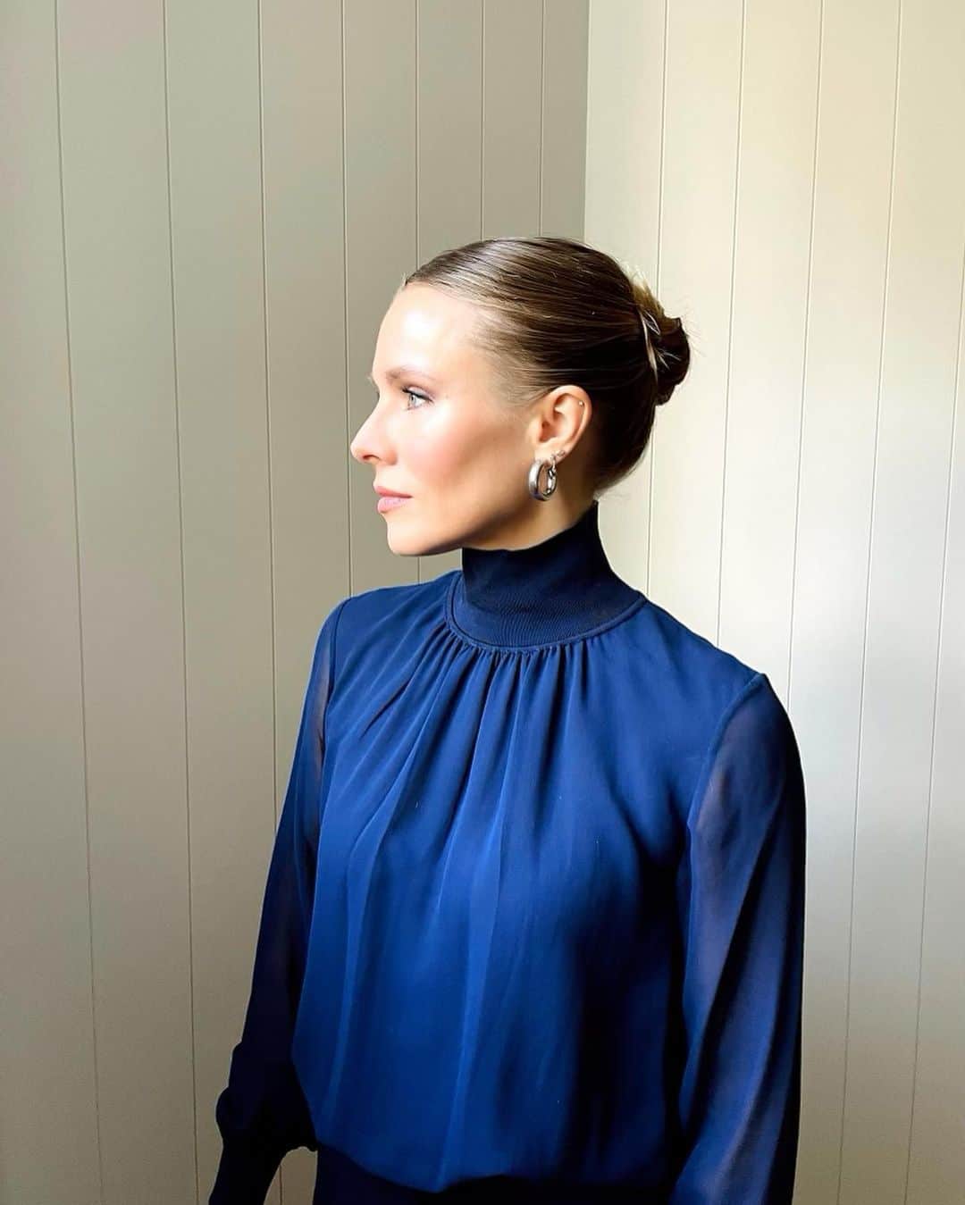 クリスティン・ベルさんのインスタグラム写真 - (クリスティン・ベルInstagram)「💙🦕🥏🚙🐳  @lafayette148ny  @nicolechavezstyle  @simonesiegl  @jennychohair  @taniawhittier」9月22日 3時41分 - kristenanniebell