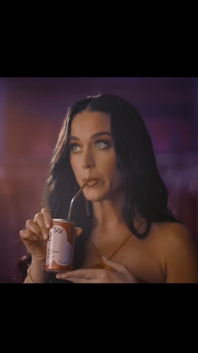 ケイティ・ペリーのインスタグラム：「De Soi: pleasure, with restraint 🥂✨」