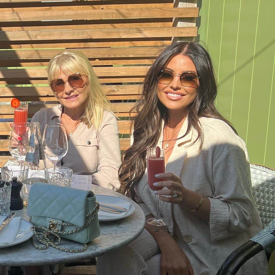 Jessica Wrightさんのインスタグラム写真 - (Jessica WrightInstagram)「Happy birthday to the woman who completes my world in so many ways. I’m so lucky to have a mumma like you. Thank you for just being you mum. So many people love you so much & for so many reasons. Happy birthday to my best friend & mum @carolwright1 Love you beyond ♥️✨」9月22日 4時09分 - jesswright77
