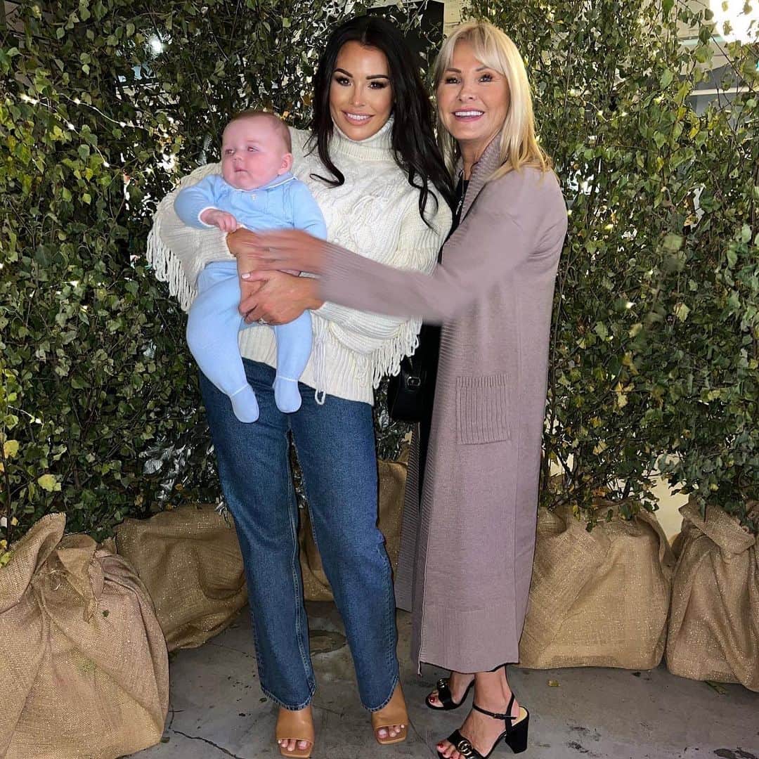 Jessica Wrightさんのインスタグラム写真 - (Jessica WrightInstagram)「Happy birthday to the woman who completes my world in so many ways. I’m so lucky to have a mumma like you. Thank you for just being you mum. So many people love you so much & for so many reasons. Happy birthday to my best friend & mum @carolwright1 Love you beyond ♥️✨」9月22日 4時09分 - jesswright77
