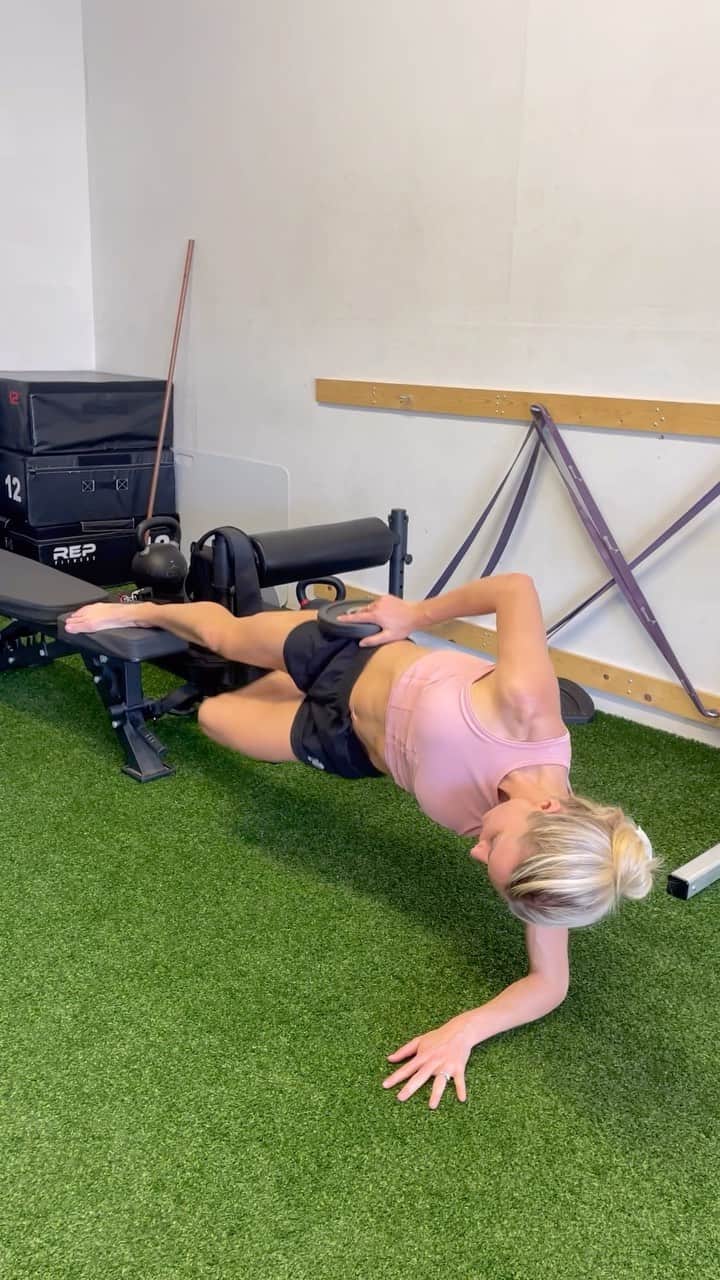 エマ・コバーンのインスタグラム：「I’m doin better 😃 I got a PRP injection 2 weeks ago and had 2 weeks of prescribed rest (no cross training or rehab). I’m cleared now to start doing a little bit more. A few more weeks until I’m allowed to run but no biggie for me to just work on the bike for a bit 😊」