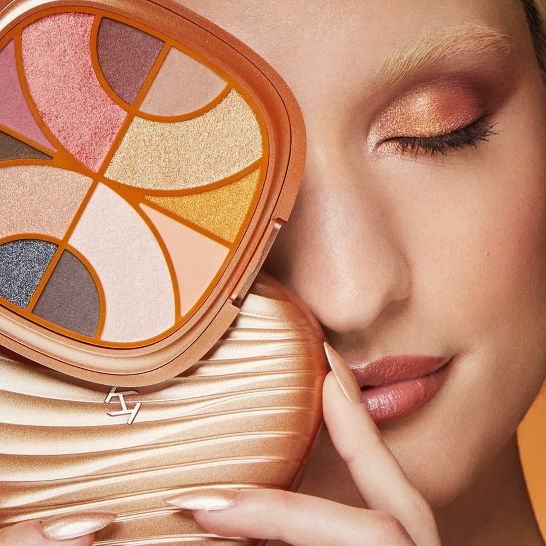 KIKO MILANOさんのインスタグラム写真 - (KIKO MILANOInstagram)「Eyes that express every mood! 😍 Our Gaze Defining Eyeshadow Palette is your ultimate go-to. With ultra-lightweight, highly pigmented shades, you can create endless #eyelook options from natural to bold 💖⁣ ⁣ Radiance Boost Concealer 01 - Soft Touch Compact Foundation 01 - Gaze Defining Eyeshadow Palette 01 - Lenght & Volume Effect Mascara - Precision Boost Lip Liner 02 - Nourishing Lip Balm ⁣」9月22日 4時15分 - kikomilano