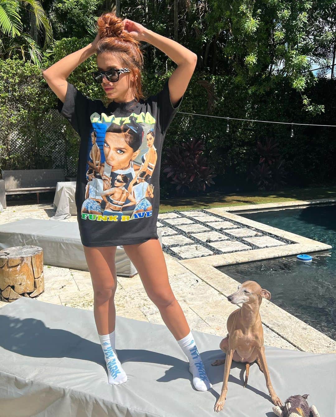 euanittaのインスタグラム：「Did u get my merch already ? // anittashop.com」