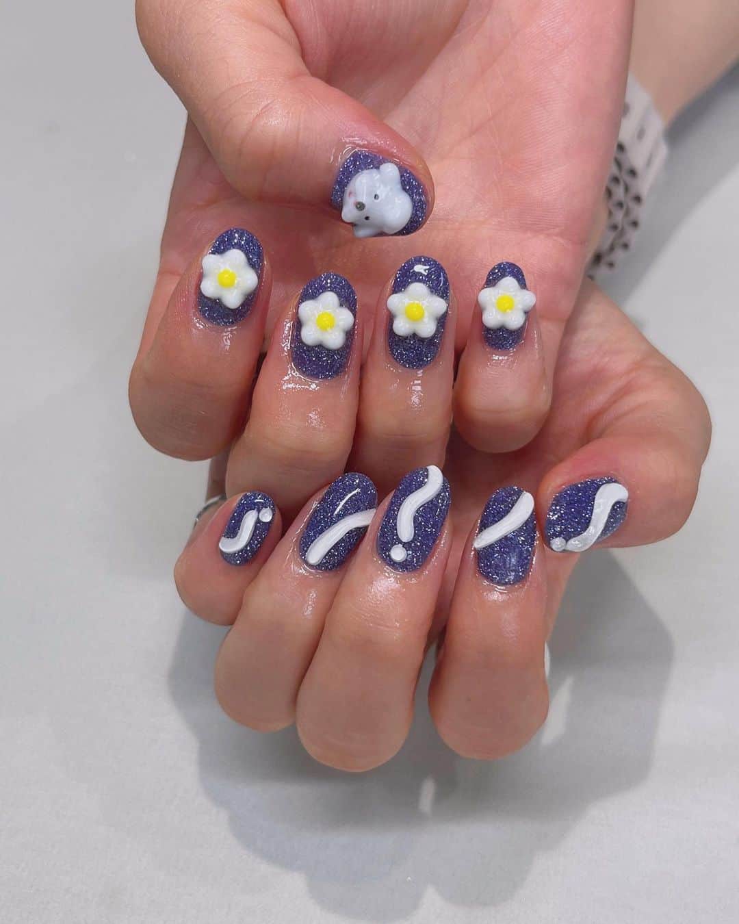 ピンキー！☆藤咲彩音のインスタグラム：「夏ネイルまとめ ·͜·  #lovl #lovlnail #nail #夏ネイル #マグネットネイル #フラッシュネイル」