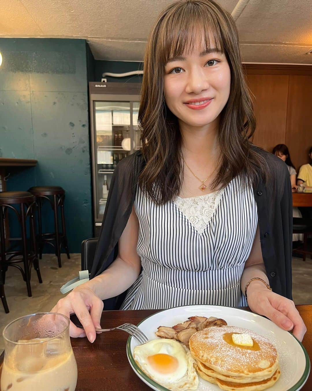 釜井美由紀のインスタグラム：「Pre openのカフェへ☕️ ⁡ 📍@herecomesthesun_setagaya ⁡ モチモチ食感で美味しかった☺️  甘じょっぱいパンケーキ最高…🥞❣️ ⁡ #herecomesthesun #用賀カフェ #二子玉川カフェ #パンケーキカフェ #パンケーキ」