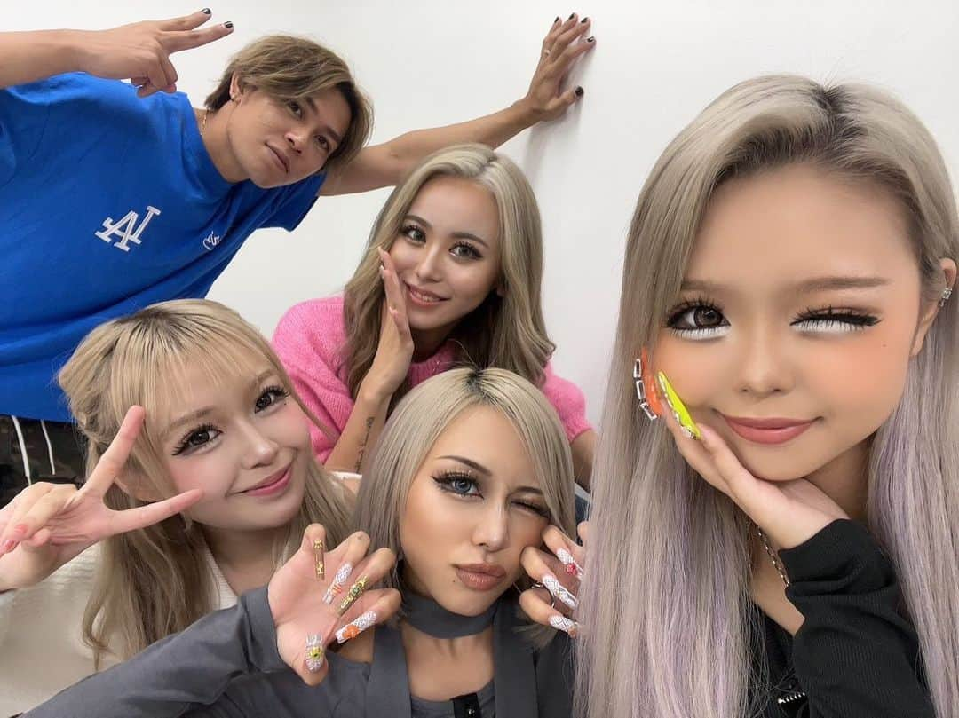 egg公式さんのインスタグラム写真 - (egg公式Instagram)「🌈today's egg snap💖  りゅうせい×りあな×ゆずは×きぃぃりぷ×まなぺこ💞  雑誌予約終了まで1週間！！🥲  🩷🩵  バトルは終わりましたが、 9/30 23:59まで 直筆サイン入り雑誌・ビックリマン風ステッカーは 予約受付中です💜！  上位6名が出演してる激カワ ビックリマンシール風ステッカーは 予約雑誌"限定" 付録だから注意⚠️！  たくさんの人の手に届くこと願ってます❤︎"  #egg #ギャル #ギャルしか勝たん #ギャルが1番可愛い #GAL #gyaru #swimwear #白ギャル #黒ギャル #ギャルママ #うさギャル #ぎゃう活」9月22日 15時29分 - new_eggofficial