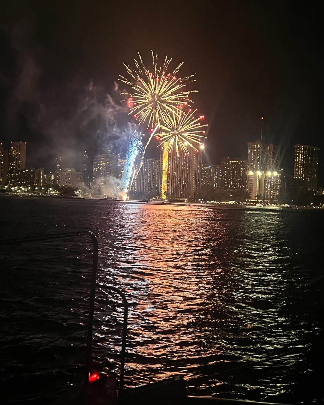 CHIHAのインスタグラム：「🛥🎆」