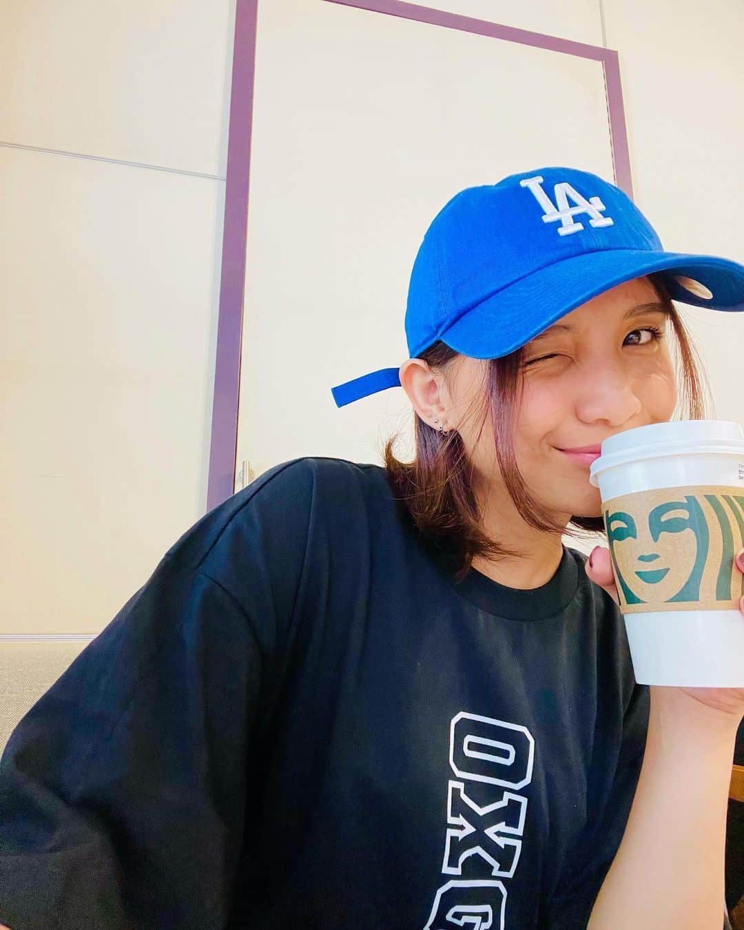 Beverlyのインスタグラム：「Coffee break ☕️🧢」