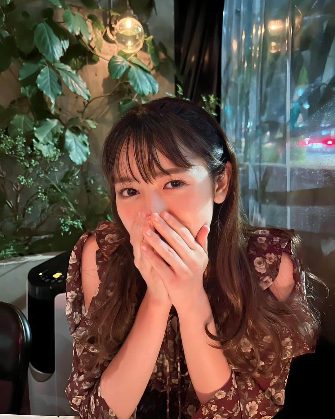 小泉遥香さんのインスタグラム写真 - (小泉遥香Instagram)「￤𝓭𝓲𝓷𝓷𝓮𝓻…🌙🥂✨  親友ちゃんと久々に会って  ｢目の保養になった｣  って言うつもりが、  ｢目の補充になった｣と言ってしまった私。  視力良くなりますね🤗 (もうかなりいいのだけれど。)  #親友 #ディナー #夜ご飯 #friend #idol #dinner#photo #第3の目」9月22日 14時23分 - haruka_koizumi_official