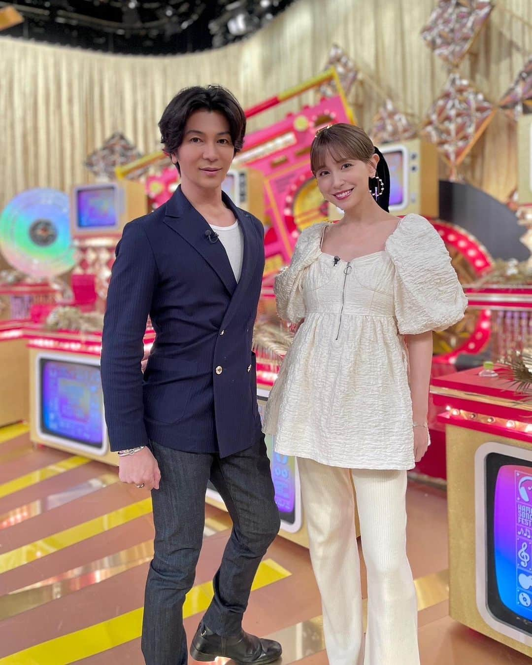 May J.さんのインスタグラム写真 - (May J.Instagram)「今夜19時から「ハマダ歌謡祭」出演しまーす🤍 今回の髪型と衣装お気に入り🖤 三つ編みにリボンつけてもらいました🫶 今回のベテランチームのリーダーは　@shinji.takeda 武田真治さん！！ いつも面白くて優しい真治さん、今回久々の共演でした🎵 かわいいゆうちゃみたんともツーショット撮った💓　@chamitan_0908  みんな観てねー🖤📺  しかし、いつまで「ハマダ歌謡祭」出れるかなあぁ🤣  #ハマダ歌謡祭」9月22日 14時40分 - mayjamileh