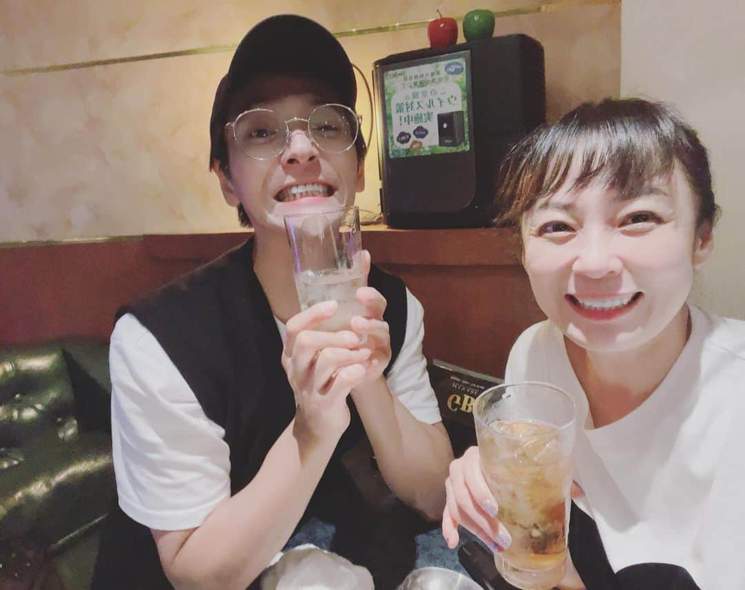 佐藤仁美さんのインスタグラム写真 - (佐藤仁美Instagram)「.  こないだ かんちゃと遊んだ @kandai_1021   楽しかったー よく飲んだー よく遊んだー  またねーん  #上田堪大 #後輩 #ホリプロ」9月22日 14時49分 - sato.hitomi.19791010