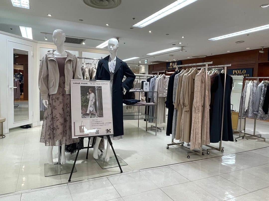 LAISSE PASSEさんのインスタグラム写真 - (LAISSE PASSEInstagram)「【SHOP INFORMATION 新店オープンのお知らせ】   9/22（金）New Open！   パルクアベニュー・カワトク 2Fにレッセ・パッセのNew Shopがオープンしました✨✨ ⁡ ＊住所 岩手県盛岡市菜園1-10-1 Tel 019-623-3016   Openを記念して税込み￥22,000以上のお買い物でオリジナルプリントトートBagをプレゼント🛍 ※なくなり次第終了となります。   皆様のご来店をお待ちしております☺️💕 ⁡ ⁡ ⁡ ⁡ #レッセパッセ #laissepasse  #laissepasseonlinestore #レッセパッセオンラインストア #2023aw #ニューオープン #newopen #新店舗 #新店舗オープン #岩手 #岩手県 #川徳 #川徳百貨店 #カワトク #パルクアベニューカワトク #パルクアベニュー川徳 #ノベルティー #ノベルティーフェア #オープンフェア」9月22日 15時05分 - laisse_passe