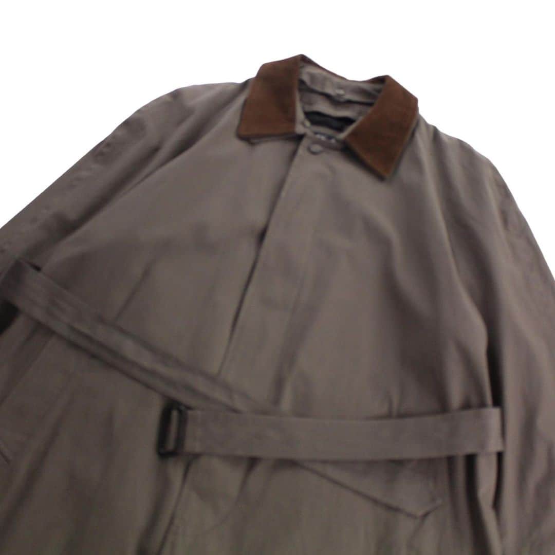 SANKAKUさんのインスタグラム写真 - (SANKAKUInstagram)「. 1990s Swiching leather smooth coat 着用モデル:174cm - - - - - 襟切り替えのコート ベルト、ライナー付き。 ラグランスリーブのドロップショルダー - - - - -  高円寺OTSUで15年培った経験を活かし、新形態でより都会的でクリーンなアイテムを提案致します。1点,1点をセレクトとし、古き良き物を現代に落とし込む高感度な古着屋です。  "OTSU TOKYO"ならではの洗練されたアイテムをたっぷりご用意しております。メンズ,レディース,幅広い年齢層に楽しんで頂けるお店になってるかと思います。 是非ご来店お待ちしております☺︎  - - - - - #古着屋 #下北沢 #デザイナーズ古着」9月22日 14時59分 - otsu_tokyo