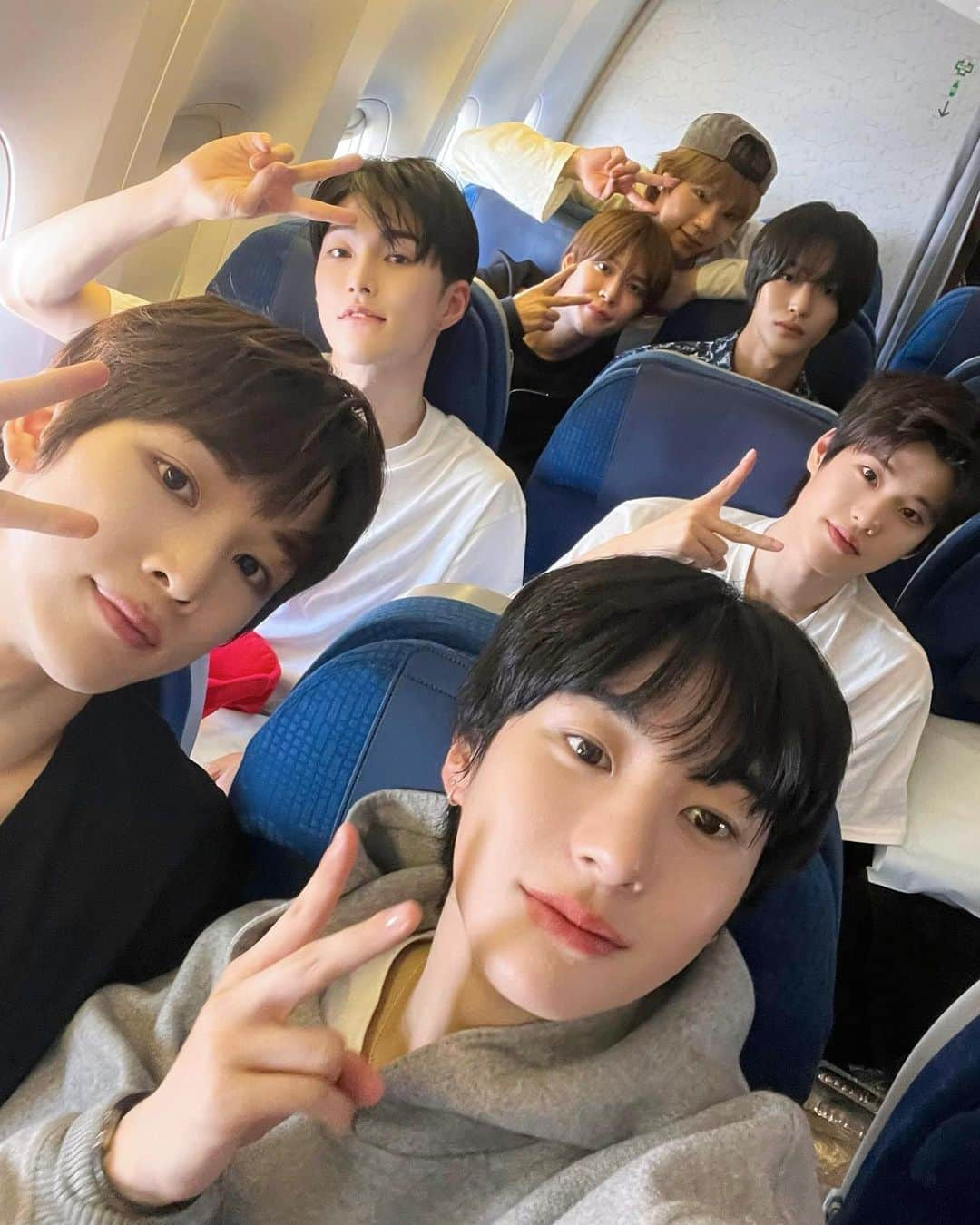 RIIZEさんのインスタグラム写真 - (RIIZEInstagram)「off to #JAKARTA 🛫   #RIIZE #라이즈 #RISEandREALIZE #GetAGuitar #RIIZE_GetAGuitar  #SMTOWNJAKARTA2023」9月22日 15時00分 - riize_official