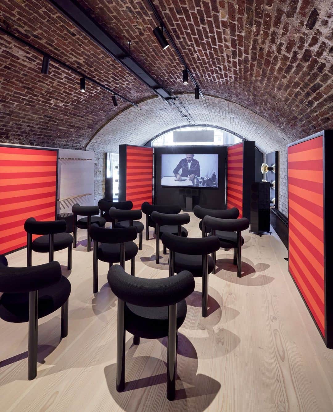 トム ディクソンのインスタグラム：「It's the last weekend of London Design Festival and your last chance to visit our HYPERMOBILE exhibition at our flagship shop in Coal Drops Yard, King's Cross. ⁠ ⁠ Highlights include: A FAT Cinema powered by @sony and @kvadrattextiles featuring our FAT chairs and a HYPERMARKET showcasing the new MELT, BELL and STONE Portables, which come in limited-edition screen-printed packaging. ⁠ ⁠ Discover more via link in bio.⁠ ⁠ @peer_lindgreen⁠ @designresearchstudio⁠ @l_d_f_official」