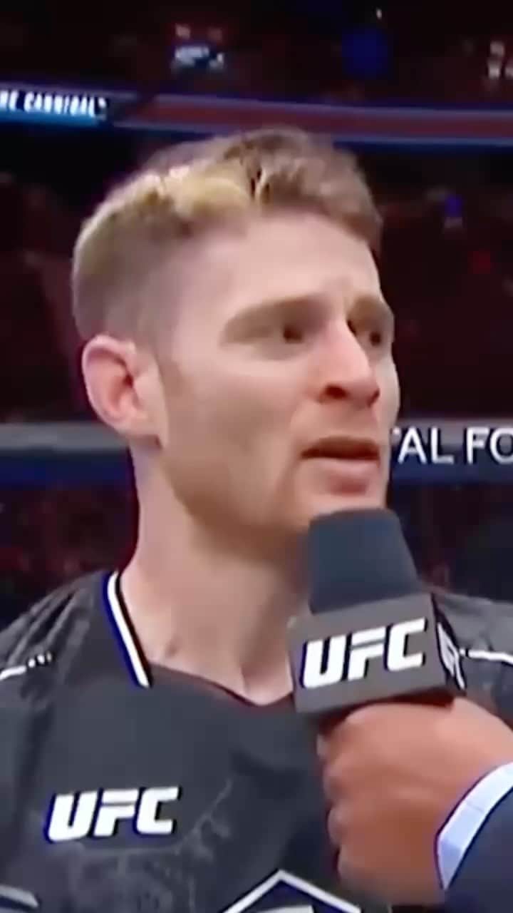 ドウェイン・ジョンソンのインスタグラム：「Got ‘em 😂👏🏾👏🏾👊🏾 @charliethecannibal with the perfectly timed IT DOESN’T MATTER 🤣💥 on my boy @dc_mma  DC had that “do that shit again and watch what happens” look on his face.  Well played boys, congrats Charlie the Cannibal on the dubW and way to have some post fight fun!!  @ufc #ItDoesntMatter #PeoplesChamp #TeamCanibal」