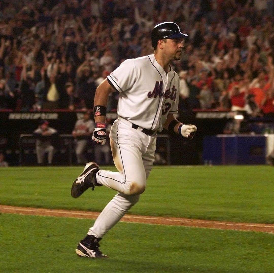 ニューヨーク・メッツさんのインスタグラム写真 - (ニューヨーク・メッツInstagram)「22 years ago, @mikepiazza31 hit a home run that was #biggerthanbaseball.」9月22日 6時25分 - mets