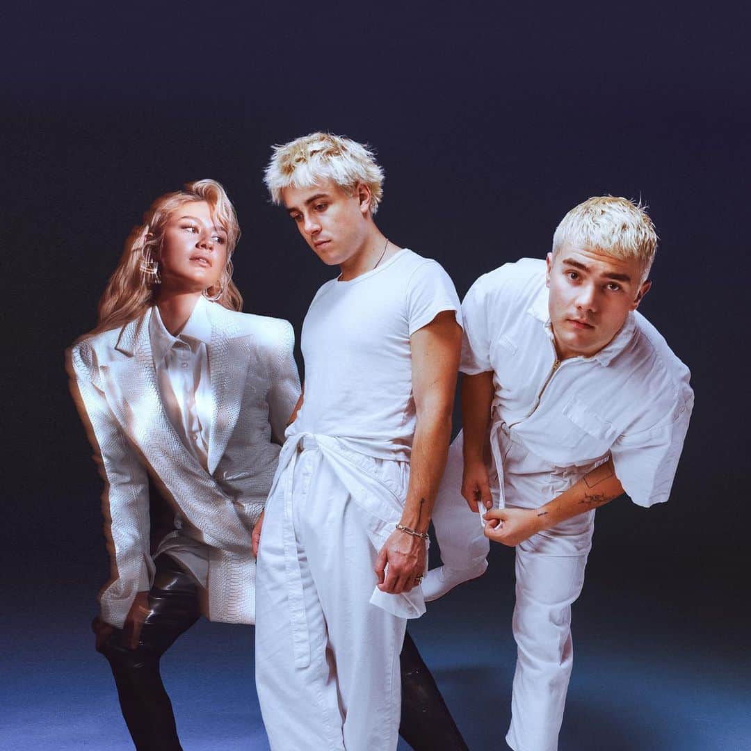 Mali-Koa Hoodのインスタグラム：「Feel Good is out everywhere today! We wrote this one for the moments when you need a little pick me up, hope it makes you feel good! 🫶」