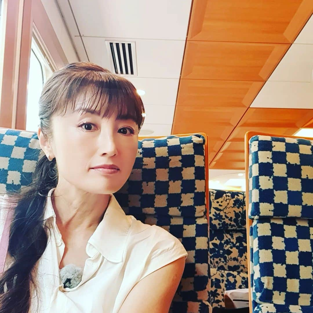 井上晴美さんのインスタグラム写真 - (井上晴美Instagram)「女優の日常  ハナキンだよ〜🏋️  今週もよく頑張りましたね  昨日はCostco行ってきた  平日の変な時間帯だったのでスカスカ👍  スイスイお買い物ができました  熊本にもCostco出来てくれてよかった💗  たまにしか行かないけど😆  あなたのCostcoオススメは何かしら?  あたしは  くまさんのハチミツ💞  それじゃあラストスパート〜ハナキンよ  いってらっしゃ～い🚲🎊🏃  #Costco #熊本 #ハナキン #love #shopping」9月22日 6時44分 - harumi_inoue_