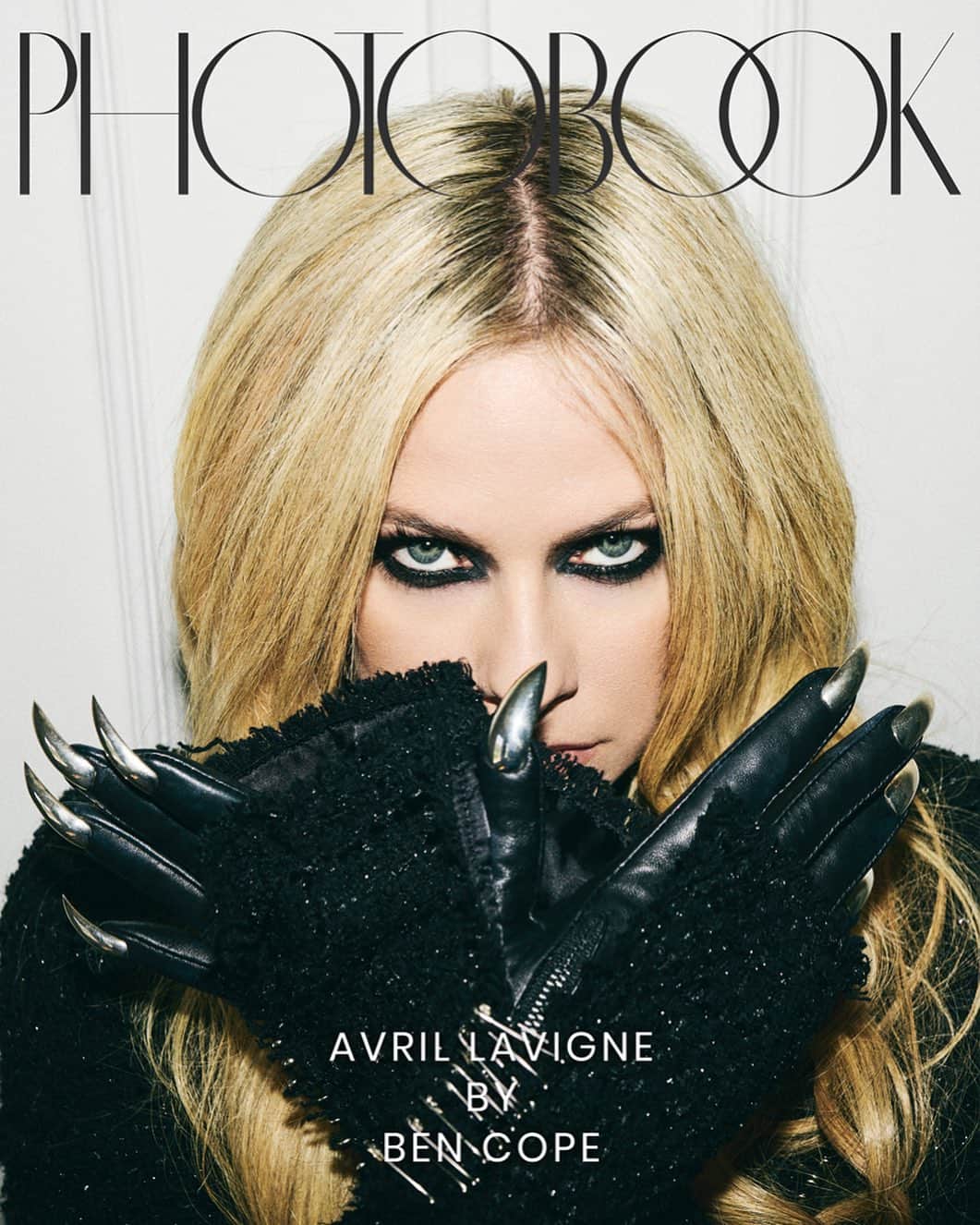 アヴリル・ラヴィーンのインスタグラム：「Avril Lavigne is a multi-platinum singer, songwriter, designer, and philanthropist. A trailblazer in her field she has sold nearly 50 million albums worldwide and has notched eight GRAMMY Award nominations in categories such as “Best New Artist” and “Song of the Year” for “Complicated” and “I’m with You.” In addition, she has received eight Juno Awards, including “Artist of the Year.” Her catalog consists of the septuple platinum “Let Go” (2002), triple-platinum “Under My Skin” (2004), double-platinum “The Best Damn Thing” (2007), gold-selling “Goodbye Lullaby” (2011), gold-selling “Avril Lavigne” (2013), and “Head Above Water “(2019), highlighted by definitive smashes such as “Complicated,” “Sk8er Boi,” “Girlfriend,” “Here’s To Never Growing Up,” and “Head Above Water.” Check out in @photobookmagazine   PhotoBook Editor-In-Chief: Alison Hernon @718blonde PhotoBook Creative Director: Mike Ruiz + @mikeruiz.one @mikeruizone Photographer: Ben Cope @ben_cope Talent: Avril Lavigne @avrillavigne Avril’s Creative Manager: Lauren Bates @laurenbateshair PR: Full Coverage Communications @fullcoveragepr Fashion Stylist: Lyn Alyson @lynalyson_ Hair Stylist:  Alana Schober @alanaschober Makeup Artist: Alexis Oakley @alexisoakley Photography Assistant: Sveta Buldakova @svetagoingmad Market Style Assistant: Kelly Brown @kellygoldybrown Style Assistant: Trent De Groot @trentdegr00t Style Assistant: Rachel Olson @rachel_olsonn Editorial Assistant: Skylar Elizabeth @skylar.e Tearsheets by Daniel López, Art Director, PhotoBook Magazine @by_danalarcon Interview by Melia Robinson, Contributor, PhotoBook Magazine @mightbemelia Location: The Culver Hotel @culverhotel  Designers: Dress by @gcdswear  Gloves by Majesty Black @majestyblack」