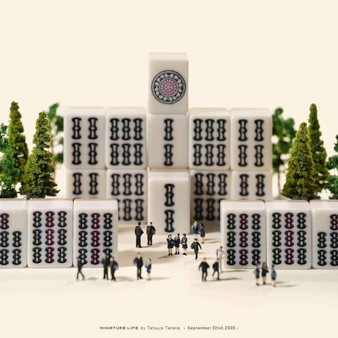田中達也のインスタグラム：「“Mahjong High School” ⠀ ⠀ 牌(ハイ)スクール ⠀ ⠀ ─────────────────── 《EXHIBITION info》 ⠀ 【ミニチュアの視点で見る日本－田中 達也 展】 Japan from miniatures - Tatsuya Tanaka at Japan House São Paulo until : Oct. 8, 2023 ⠀ 【ミニチュアライフ 神戸エアポート】 MINIATURE LIFE × KOBE AIRPORT」
