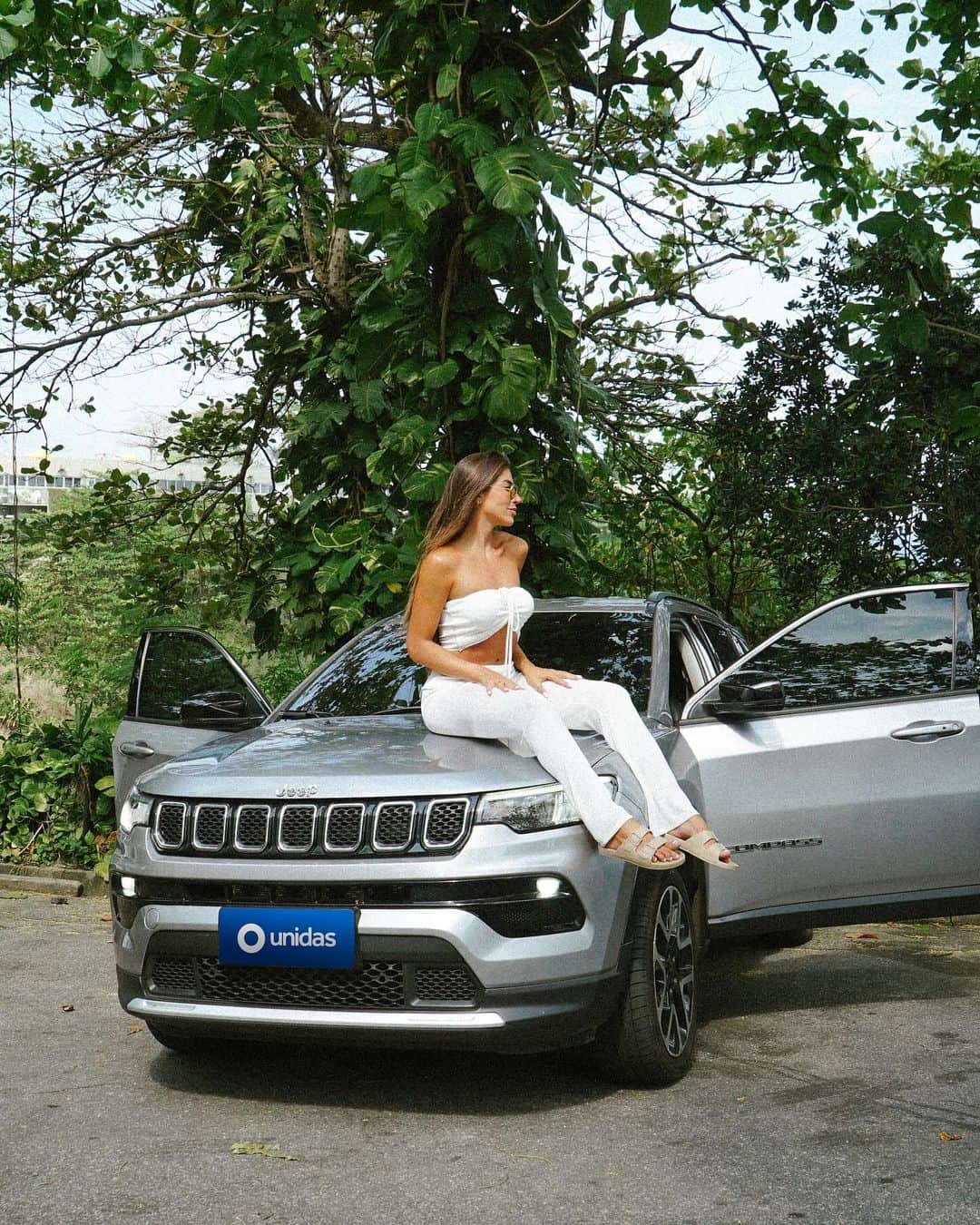 Rachel Apollonioのインスタグラム：「Ta ai uma coisa que me faz me sentir muito livre: dirigir pelos meus lugares favoritos ouvindo minhas músicas favoritas 🦋  @unidas sempre comigo ✨」