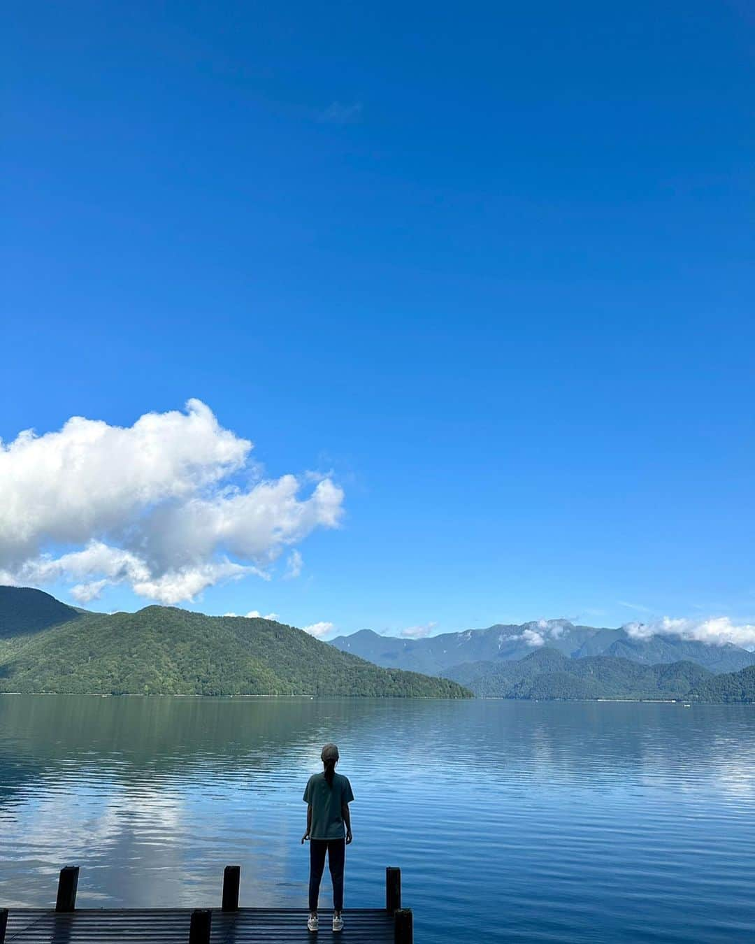 原史奈さんのインスタグラム写真 - (原史奈Instagram)「中禅寺湖周りをめちゃくちゃ歩いた 結構疲れたけどこの景色で疲れが吹っ飛んだ‼️ #夏休み #夏満喫 #夏の思い出 #旅行 #日光 #中禅寺湖  #原史奈  #ゴルフ #ゴルフレッスン #ゴルフ女子 #ゴルフ大好き #golf #ゴルフウエア #ゴルフコーデ #ゴルフグッズ #ゴルフ動画 #ping #g410 #callaway #paradym #paradymmaxfast #even #archivio #アルチビオ #eyevol #cuartounited #instagolf」9月22日 7時01分 - fuminahara