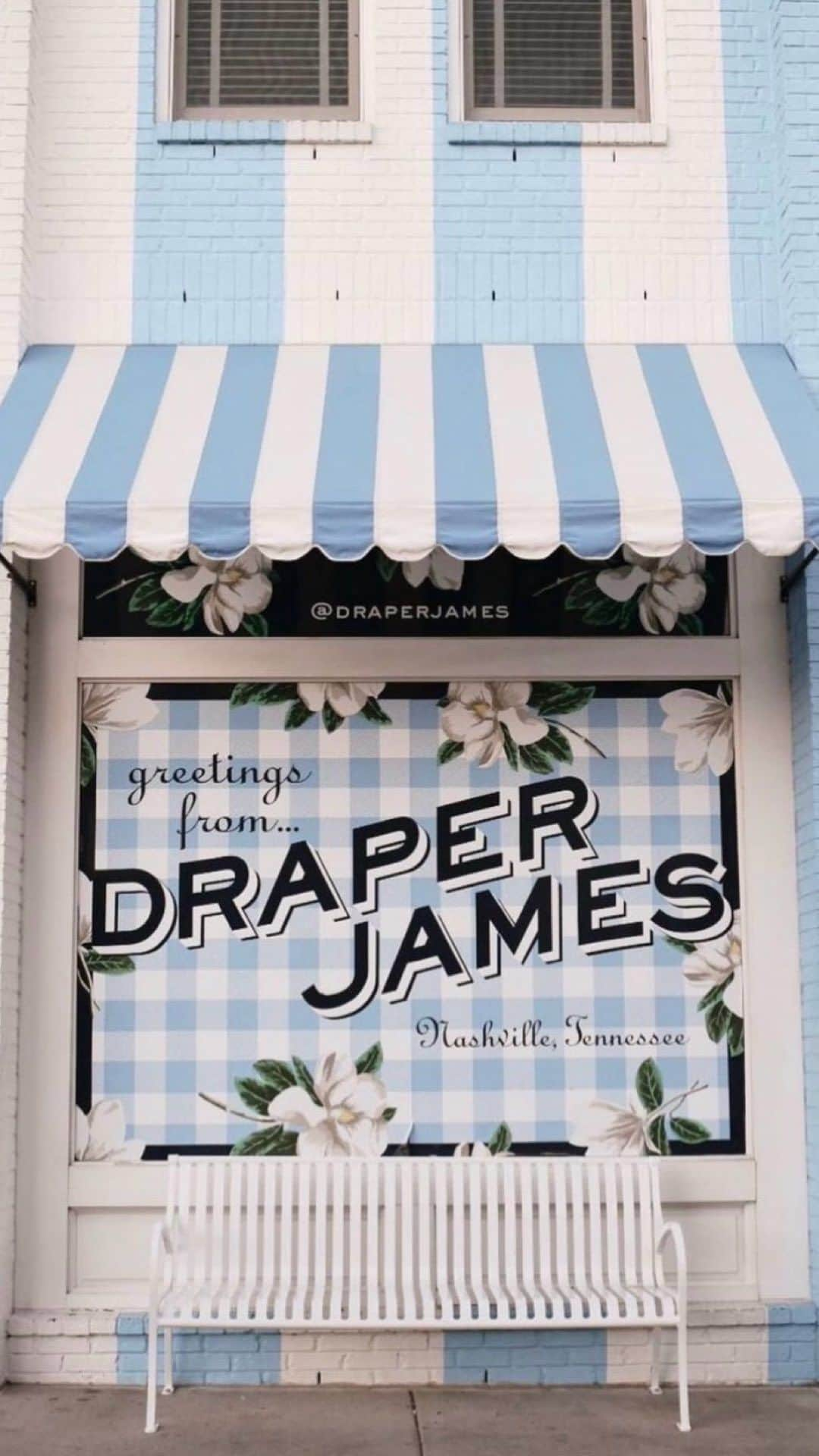 リース・ウィザースプーンのインスタグラム：「Walking down memory lane with @draperjames 💙 I started this brand in 2015 in my hometown of Nashville, TN, as a way to celebrate my Southern roots. Since then @draperjames has grown and evolved to be become a trusted favorite for so many of you who have visited our store or bought online. Our amazing team at DJ has welcomed thousands of people over the years.... we love to have you visit our Nashville and KY stores! I just want to say THANK YOU to everyone who has stopped by, bought something that made them feel special or shared the brand with your friends. We are still going strong over here, and we love helping make your lives a little more beautiful!! 💙 Feeling very grateful for all the support and the love! 🤗  🎶: @paulrussell」