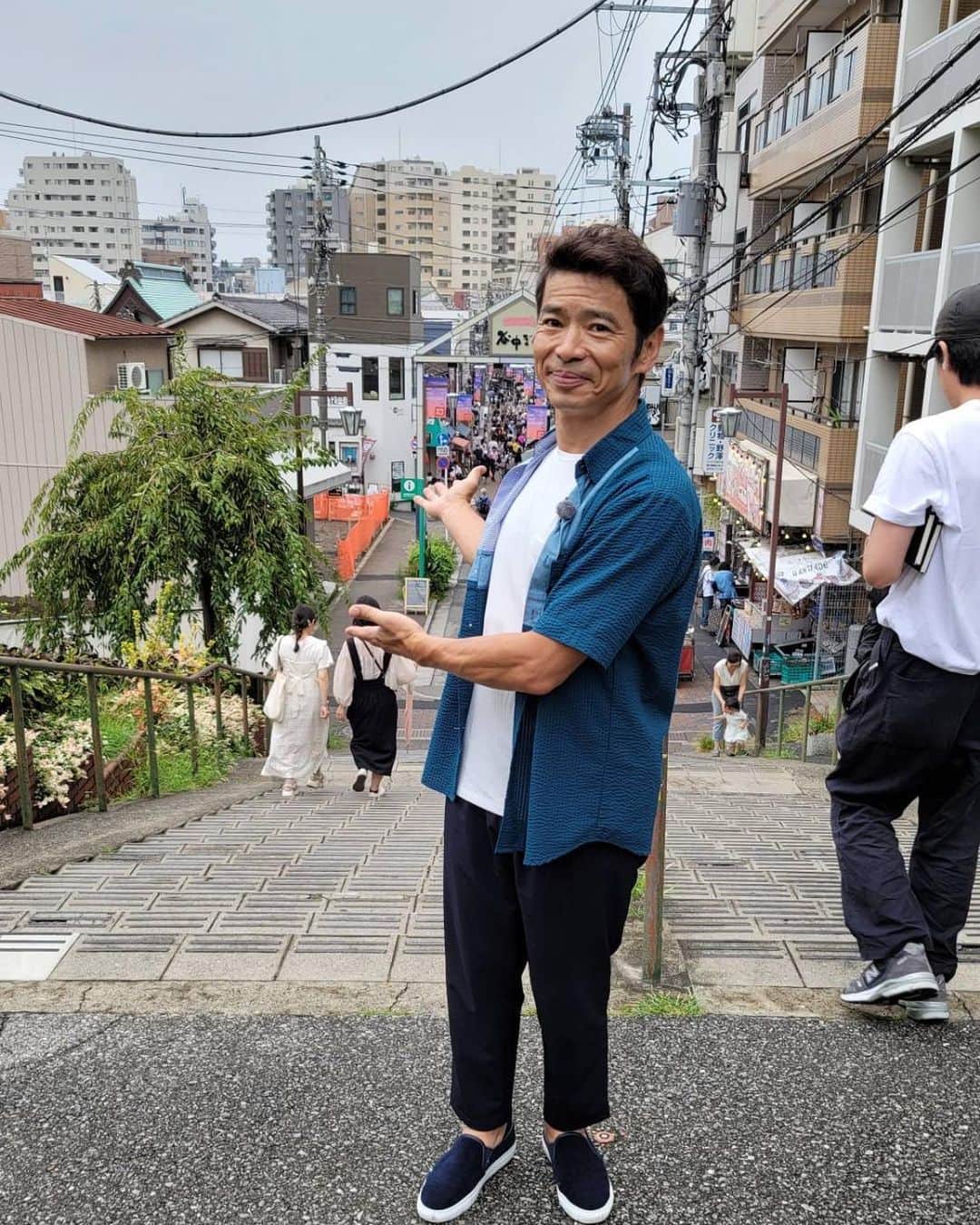 のインスタグラム：「ここはどこ？！ ロケに行きました 全く新しいタイプのロケ😅 試行錯誤？！ どんな感じの VTRになっているのか？！ 視聴可能な方は 宜しくお願いします🙇‍♀️ テレビ東京 よじごじDays MC石塚英彦さん もう 石塚英彦さんには お世話になりっぱなし😅 独り身になって 初めて出演した 生放送が 石塚英彦さんの この番組でした😁 もうめちゃくちゃ 愛のあるいじりを頂き それ以来 先輩に 心酔しております👍 今日も 甘えまくりで お世話になりまーす😁 2枚目 超ニッコリ 3枚目 えぇ？！ 山の中では どうやら色々 ある様です #深沢邦之チャンネル で検索して下さい 福島県の活火山 安達太良山登山の 様子を動画配信しています👍 こちらもチェキラッチョ❣️ #深沢邦之 #深沢邦之チャンネル #よじごじdays #石塚英彦 #登山 #日本百名山 #安達太良山 #福島県 #活火山 #剣道#剣道五段#リバ剣#出稽古 ふかふかチャオ」