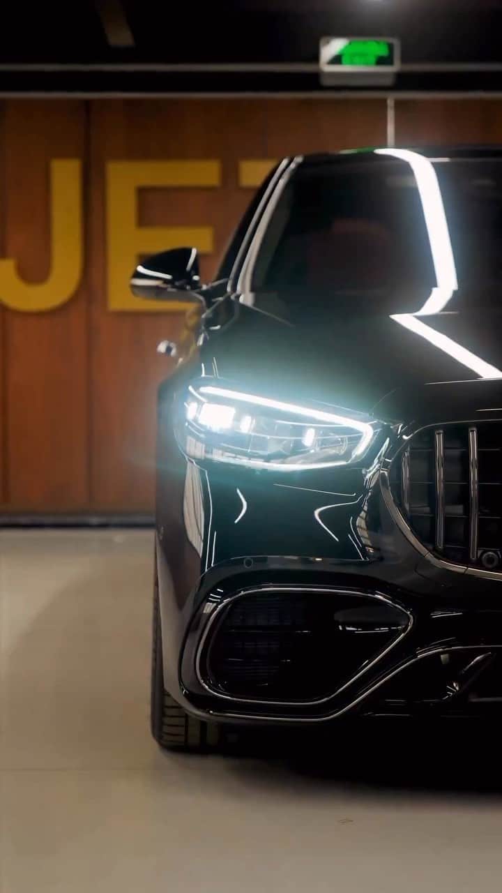 The Luxury Lifestyle Magazineのインスタグラム：「Eye contact with the S class 👁️🖤   Video by: @jetcar.ru」