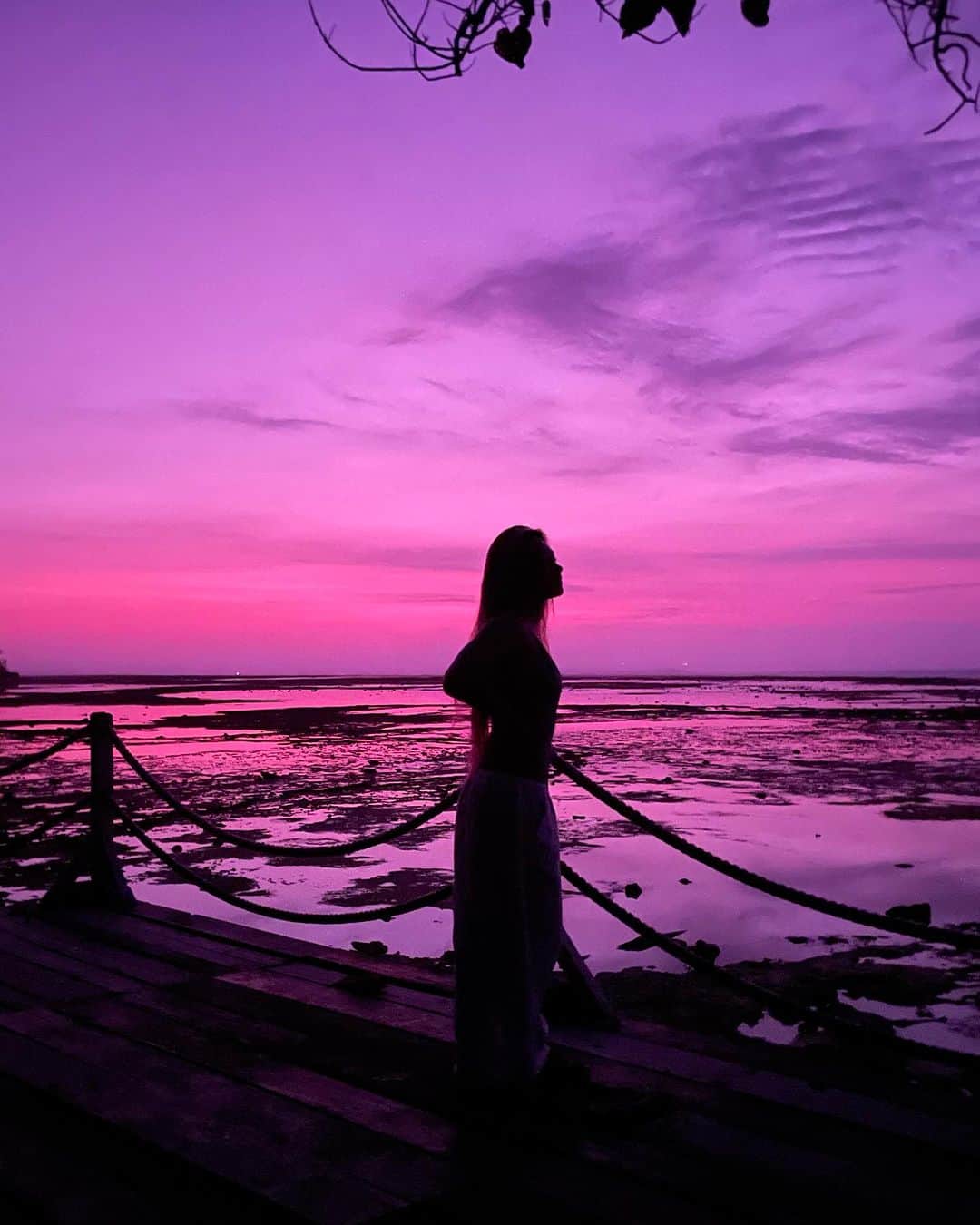 のインスタグラム：「a sunset at Gland through the lens of @_jackogrady_」