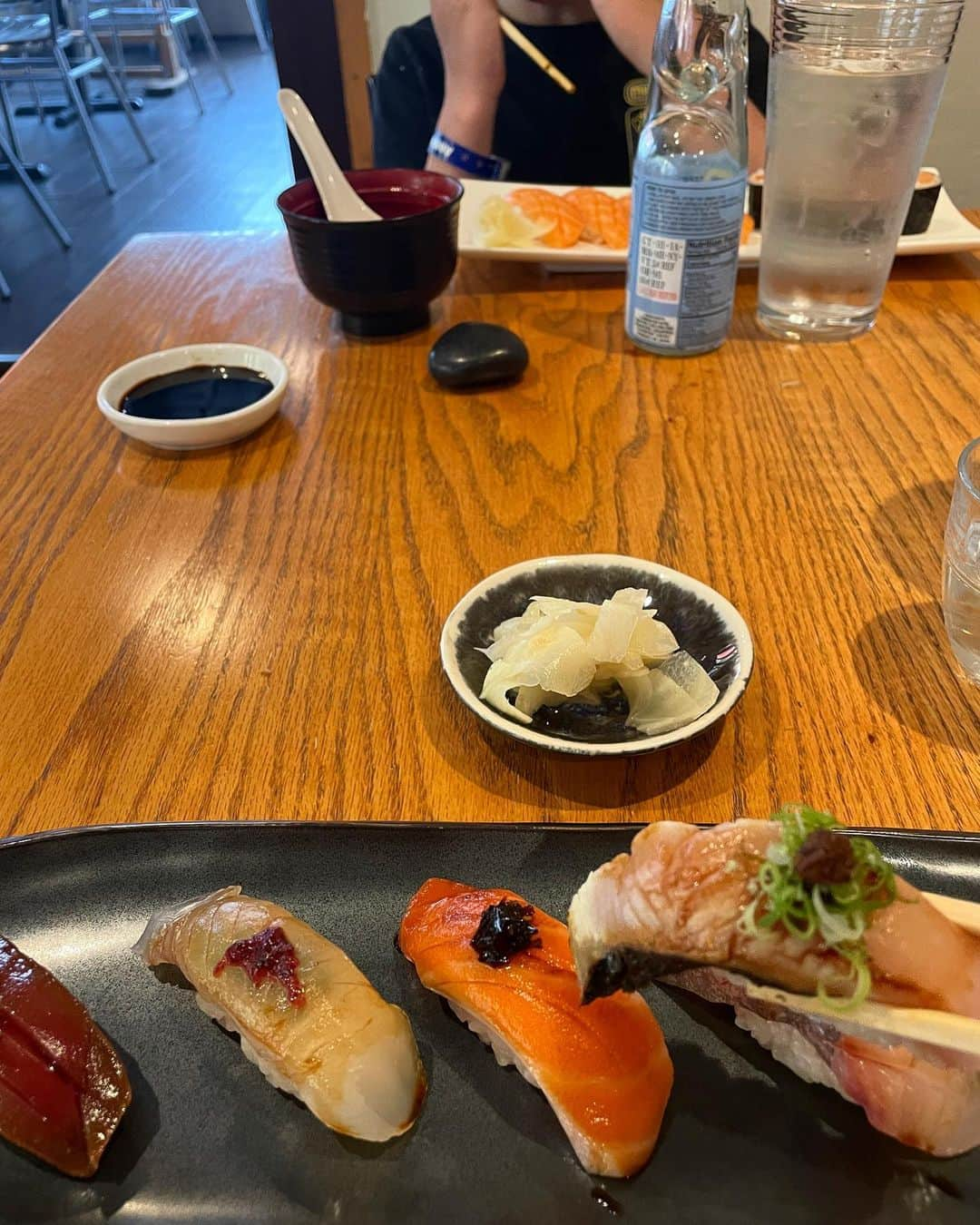 クレア・コフィーさんのインスタグラム写真 - (クレア・コフィーInstagram)「Until the strike ends we’re just an upscale kid friendly restaurant blog! Like/subscribe & love you as much as I love the @sushikatsuei omakase!!  #food #moms #kids #sushi #omakase #fairwages」9月22日 8時04分 - clairecoffee