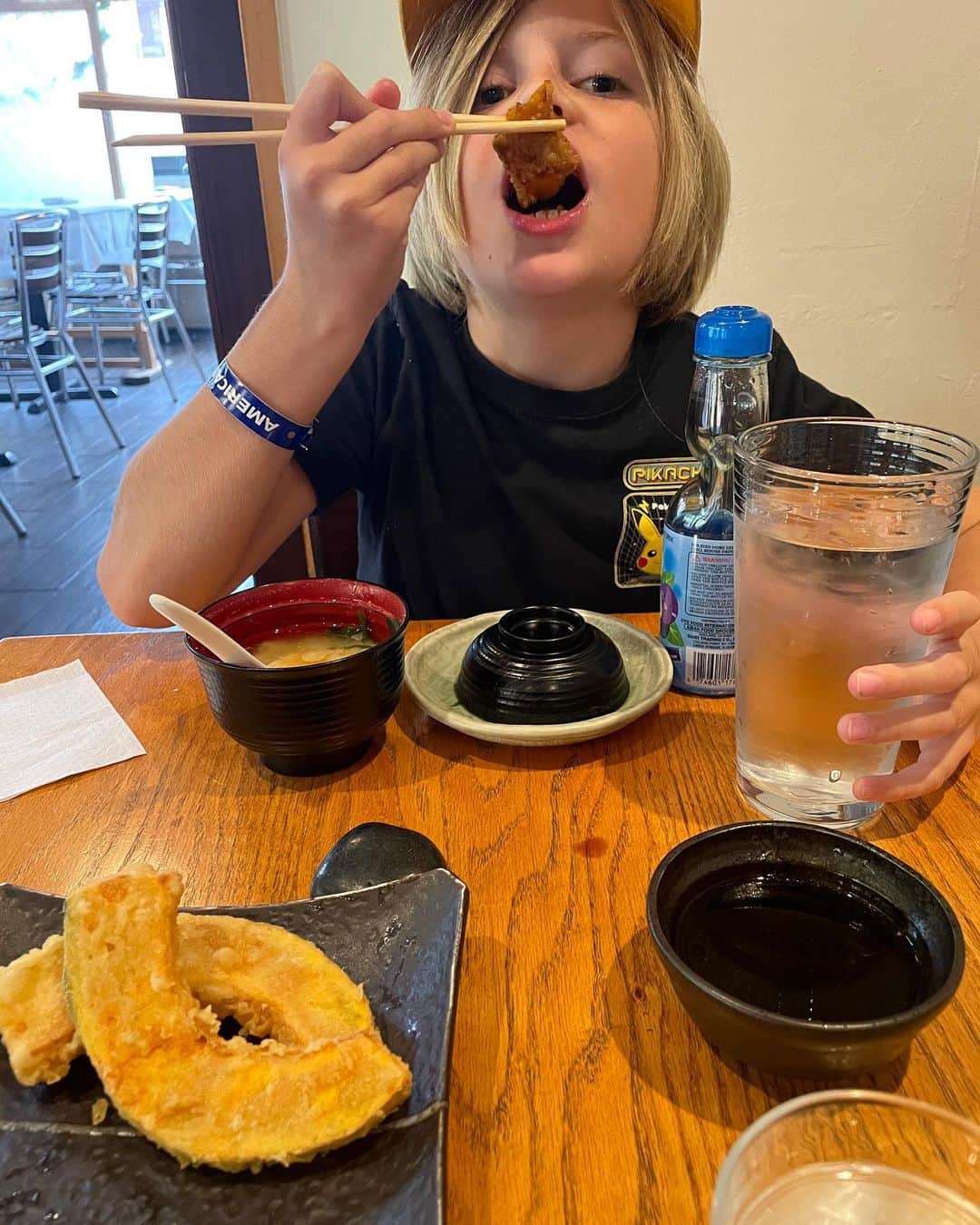 クレア・コフィーさんのインスタグラム写真 - (クレア・コフィーInstagram)「Until the strike ends we’re just an upscale kid friendly restaurant blog! Like/subscribe & love you as much as I love the @sushikatsuei omakase!!  #food #moms #kids #sushi #omakase #fairwages」9月22日 8時04分 - clairecoffee