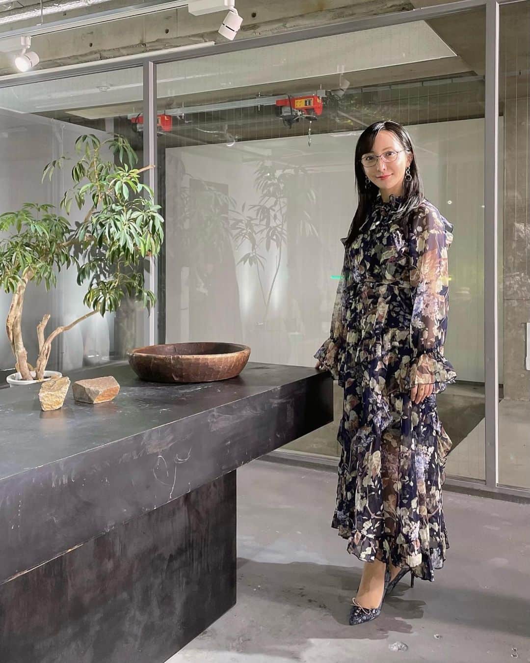 松澤千晶のインスタグラム：「DMMさんのうずらインフォ収録してきました〜🎶 お衣装が大人の秋みたいな感じで素敵でした🍇 また近くなったらお知らせさせてください📢  one-piece @saaageboutique accessory @osewaya_official」