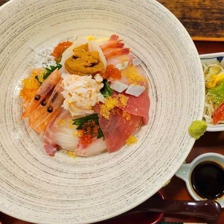 夏井いつきのインスタグラム：「【高砂＆京丹後　句会ライブ連チャン参加報告　大槻税悦の巻】  さまざまな出会いに満ちた句会ライブ。  季語に会い、人に会い、素敵な鑑賞にも出会います。  旅とセットにすれば、美味しい食材にも出会えるね♪  大槻税悦のお便り……続きはblogでね。 http://itsuki.natsui-company.com/?eid=6977#gsc.tab=0」