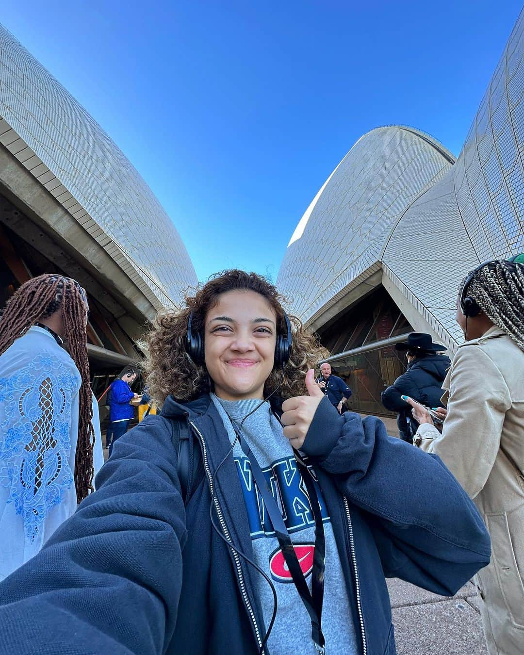 ローリー・ヘルナンデスさんのインスタグラム写真 - (ローリー・ヘルナンデスInstagram)「toured the sydney opera house a few weeks ago. this was our tour guide, Peter. he let me take a .5 of him. very nice man」9月22日 8時23分 - lauriehernandez