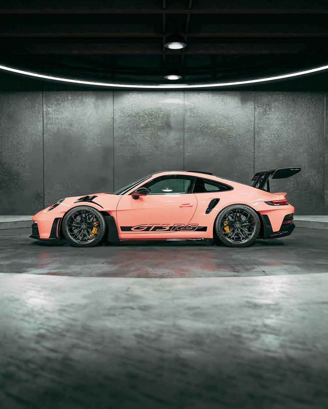 CARLiFESTYLEさんのインスタグラム写真 - (CARLiFESTYLEInstagram)「Porsche 992 GT3 RS fitted with @brixtonforged wheels.  #992 #GT3RS #porschegt3rs #992gt3rs #carlifestyle」9月22日 8時46分 - carlifestyle