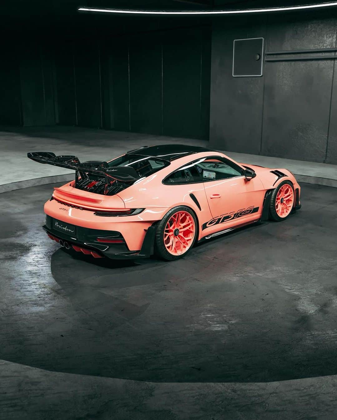 CARLiFESTYLEさんのインスタグラム写真 - (CARLiFESTYLEInstagram)「Porsche 992 GT3 RS fitted with @brixtonforged wheels.  #992 #GT3RS #porschegt3rs #992gt3rs #carlifestyle」9月22日 8時46分 - carlifestyle