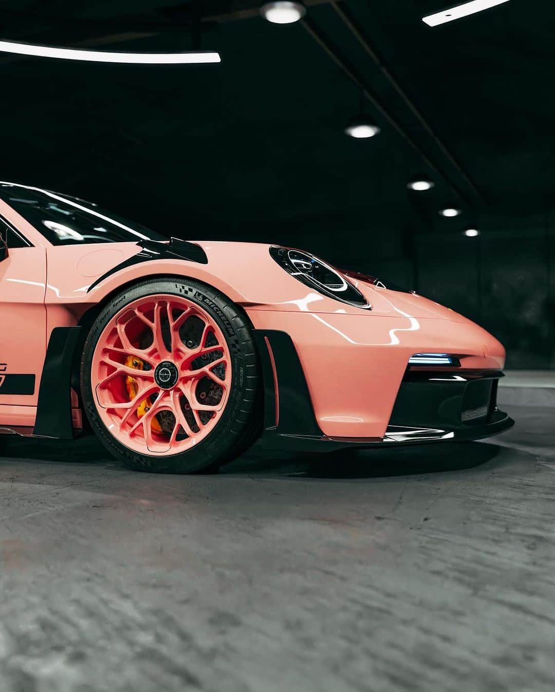 CARLiFESTYLEさんのインスタグラム写真 - (CARLiFESTYLEInstagram)「Porsche 992 GT3 RS fitted with @brixtonforged wheels.  #992 #GT3RS #porschegt3rs #992gt3rs #carlifestyle」9月22日 8時46分 - carlifestyle
