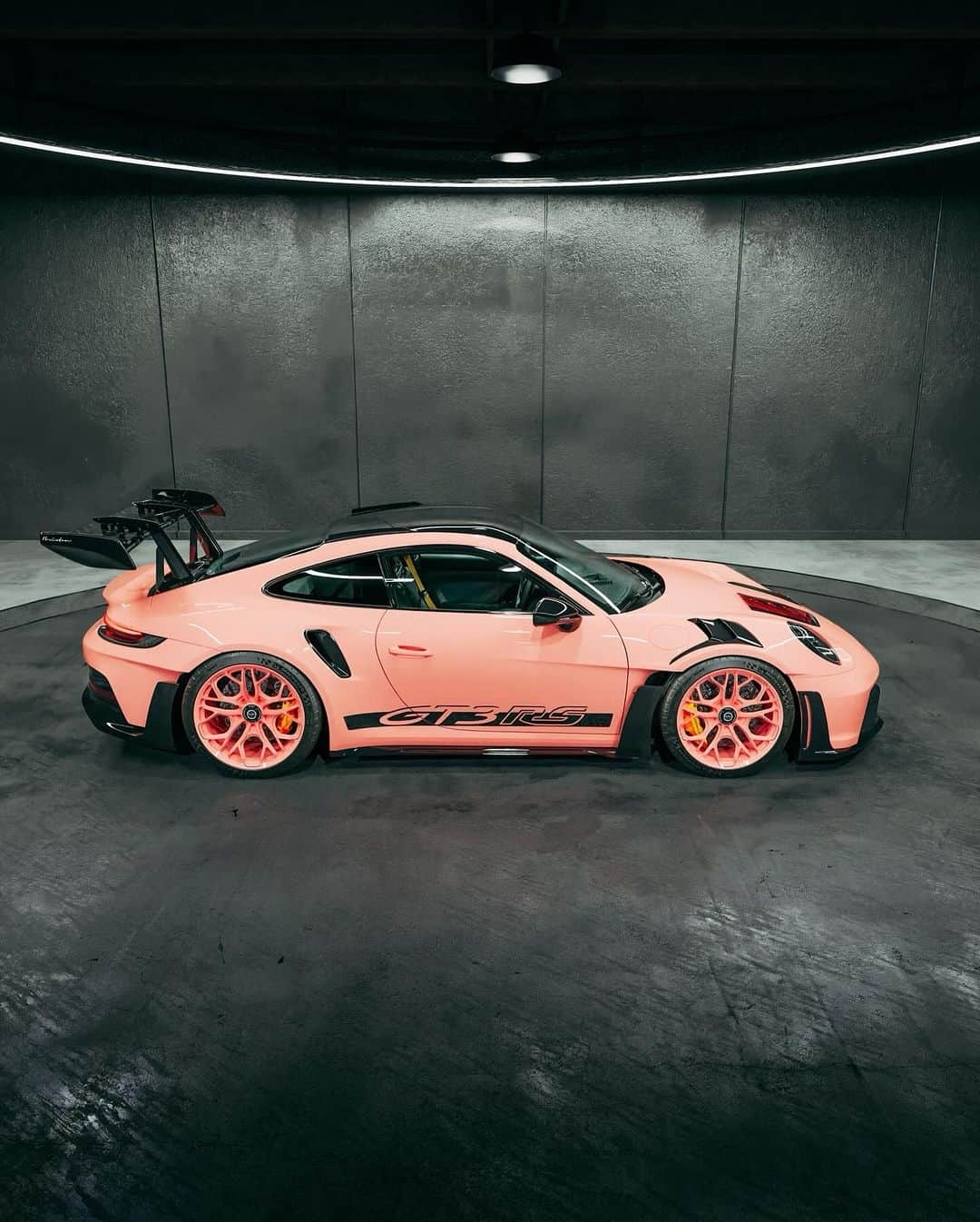 CARLiFESTYLEさんのインスタグラム写真 - (CARLiFESTYLEInstagram)「Porsche 992 GT3 RS fitted with @brixtonforged wheels.  #992 #GT3RS #porschegt3rs #992gt3rs #carlifestyle」9月22日 8時46分 - carlifestyle