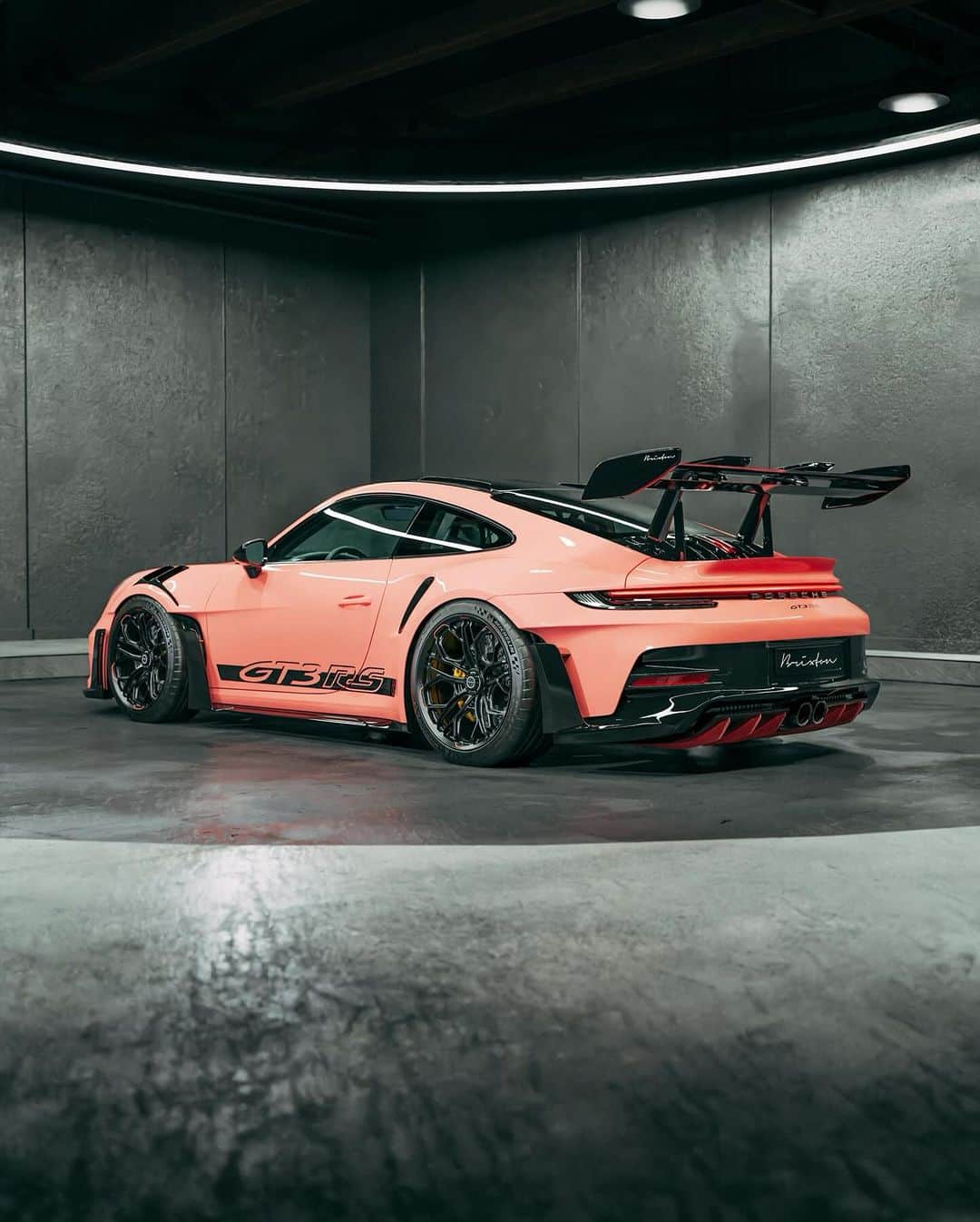 CARLiFESTYLEのインスタグラム：「Porsche 992 GT3 RS fitted with @brixtonforged wheels.  #992 #GT3RS #porschegt3rs #992gt3rs #carlifestyle」