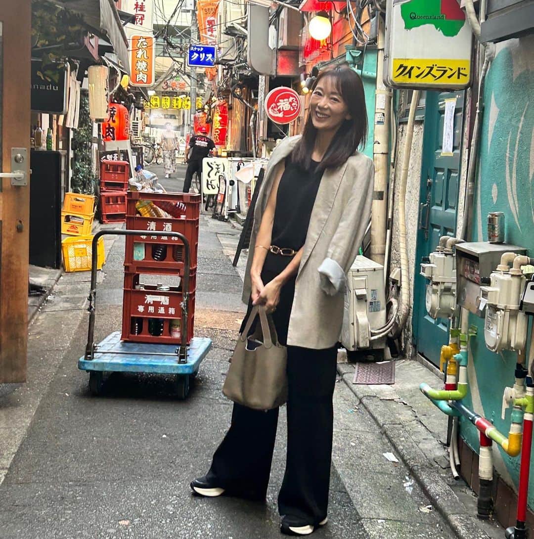 のインスタグラム：「三茶の三角地帯、好きだわ〜。 #三軒茶屋#三軒茶屋三角地帯 #ビール一杯でほろ酔い #rionahazuki」