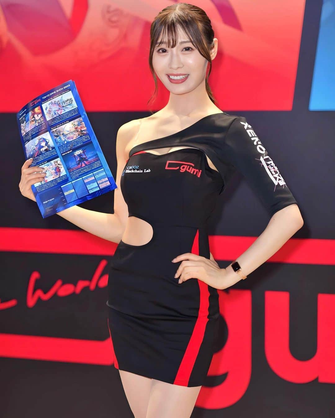 のインスタグラム：「. ゲームショウ2日目🎮 本日も4ホールCROOZ Blockchain Lab×gumiブースでお待ちしてます🙋‍♀️ 被写体ポジなので撮影対応沢山できます。 16時50からラインナップもあるよ👯‍♀️ . . . #雪音まりな #TGS2023  #東京ゲームショウ #コンパニオン #gumi #ゲームショウ #tokyogameshow2023 #幕張メッセ」