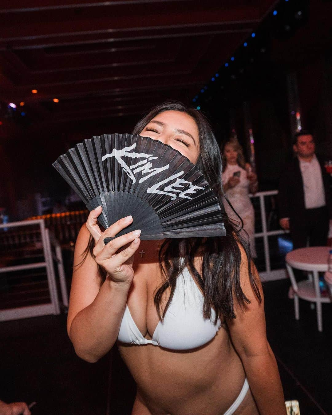 キム・リーさんのインスタグラム写真 - (キム・リーInstagram)「Back tomorrow at @encorebeachclub 🪭🔥 @wynnnightlife」9月22日 8時58分 - kimlee