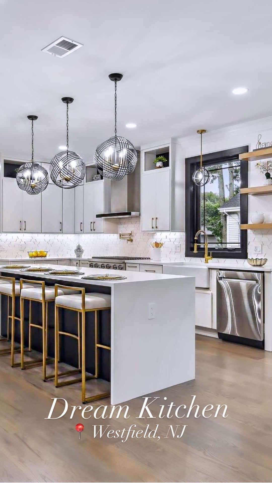ジェセニア・バイスのインスタグラム：「How gorgeous is this kitchen?!?!😍 Make this your home! 📧jessenia@signaturerealtynj.com for listing info  Fully Finished Basement/Rec Room! Stunning Upper & Lower Units; Single Family Home. Conveniently located to top-rated schools, parks, shops & NYC train.   #njrealestate #njrealestate #njrealtors #njrealestateagent #njrealestateforsale #realtor #realtors #njluxuryrealestate #njrealtor」