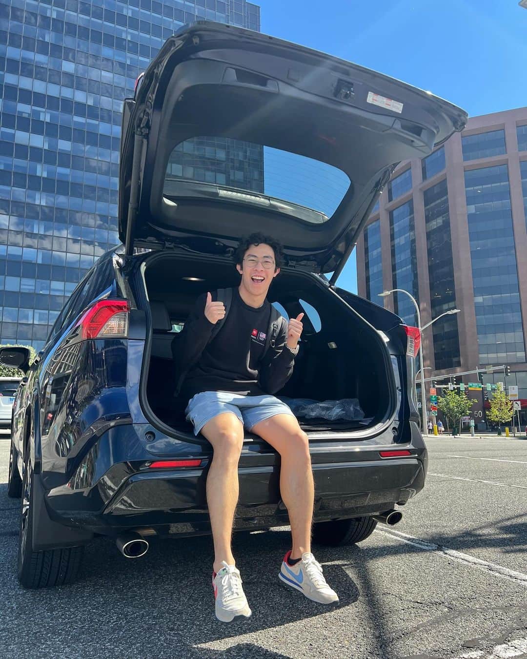 ネイサン・チェンのインスタグラム：「My “social media manager” (sister) flamed me for my peace sign so I had to switch it up 👍 #toyotapartner #teamtoyota #rav4」