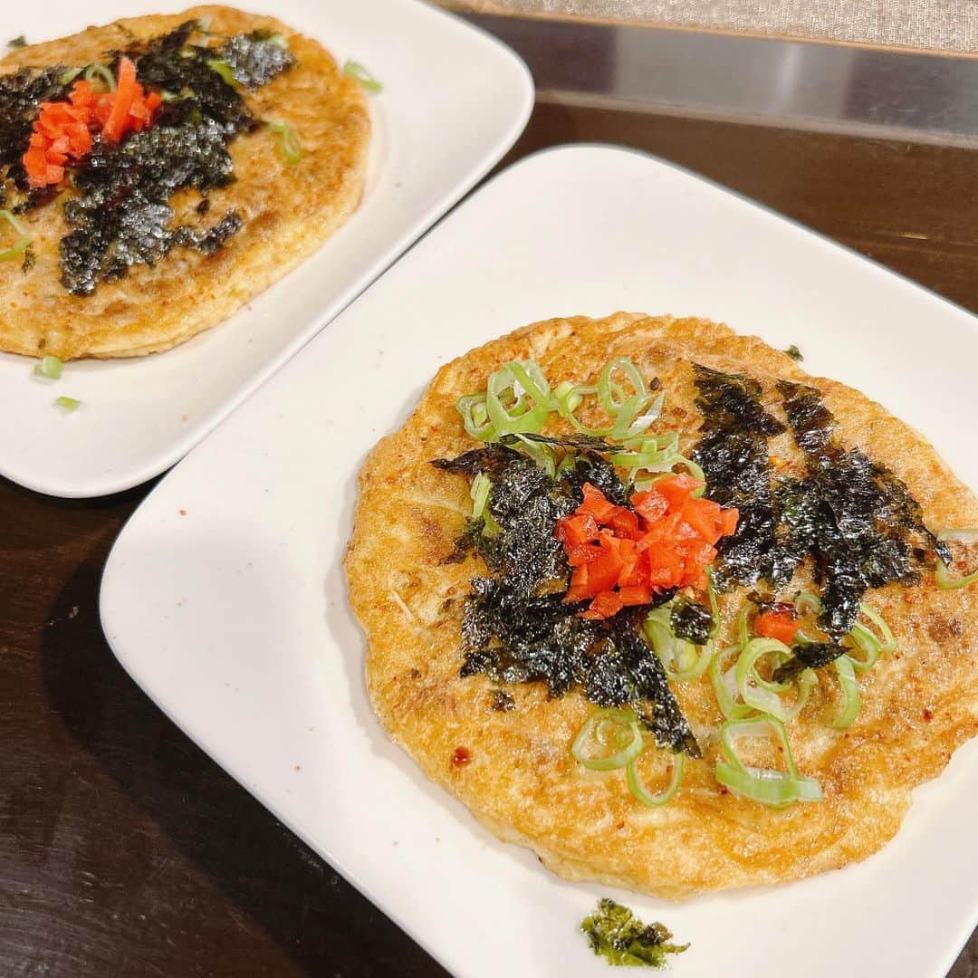 のインスタグラム：「ビール一杯でほろ酔い、からのワイン1本でへべれけ　@conomise1010 。 楽しくて飲み過ぎてしまう、三茶は危険な街だわ😁 #三軒茶屋#三軒茶屋グルメ#鉄板酒家このみせ #このみせ #美味しい楽しい夜 #rionahazuki」