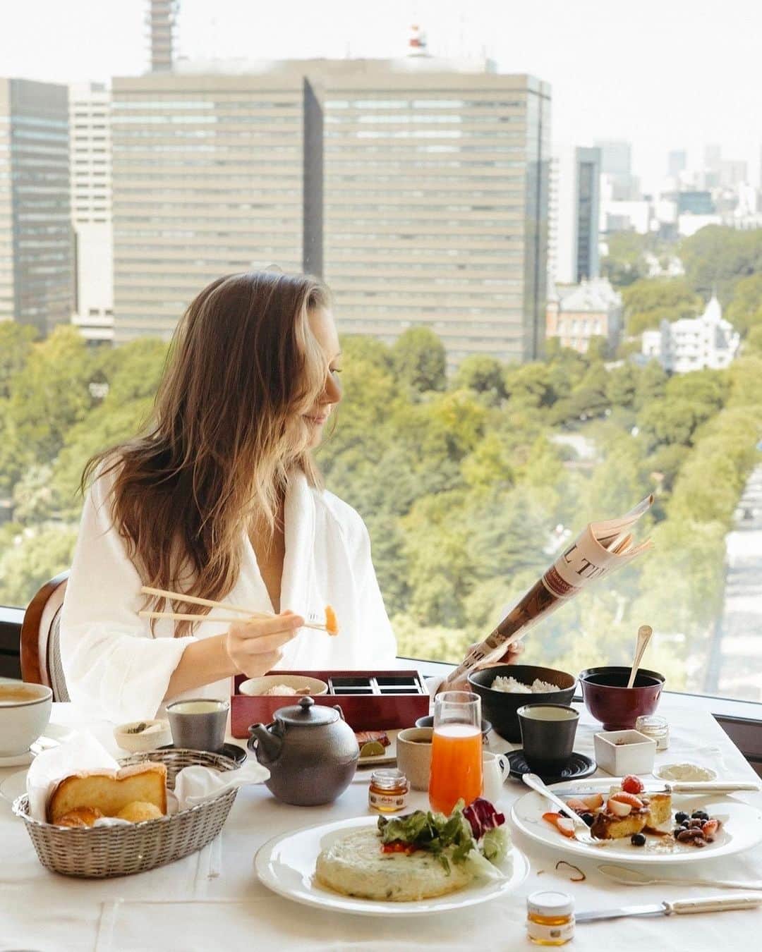 The Peninsula Tokyo/ザ・ペニンシュラ東京のインスタグラム：「日比谷公園の緑をバックに和朝食🥢をどうぞ。@camillestyles 素敵なお写真をシェアしてくださり、ありがとうございました！😊皆さま、素敵な週末をお過ごしください♪  Breakfast with a view at your home away from home. Thank you for sharing your @penmoments with us, @camillestyles !」